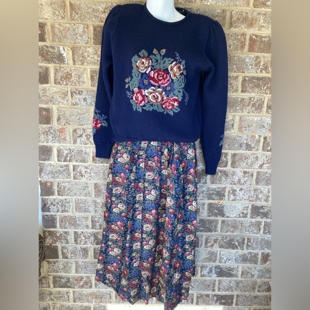 Vintage charter club Jane Justin floral embroidered knit navy matching skirt
